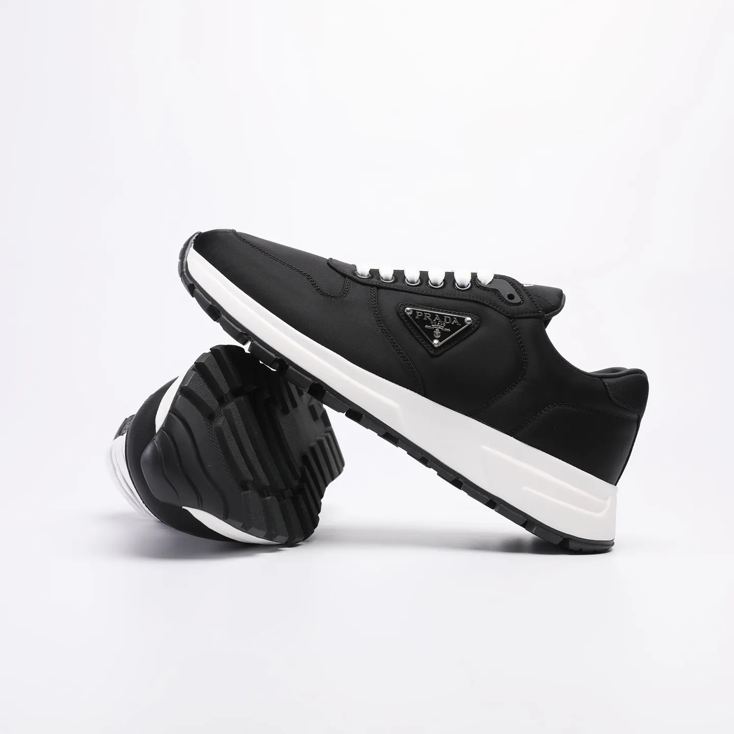 Batch 580 [PRADA] Men's shoes are popular in the counter, official website synchronization, high-quality shipments. Fabric: original cowhide with snakeskin. Lining: cowhide feet + cowhide lining. Outsole: original TPU + foam. Size: 38-46